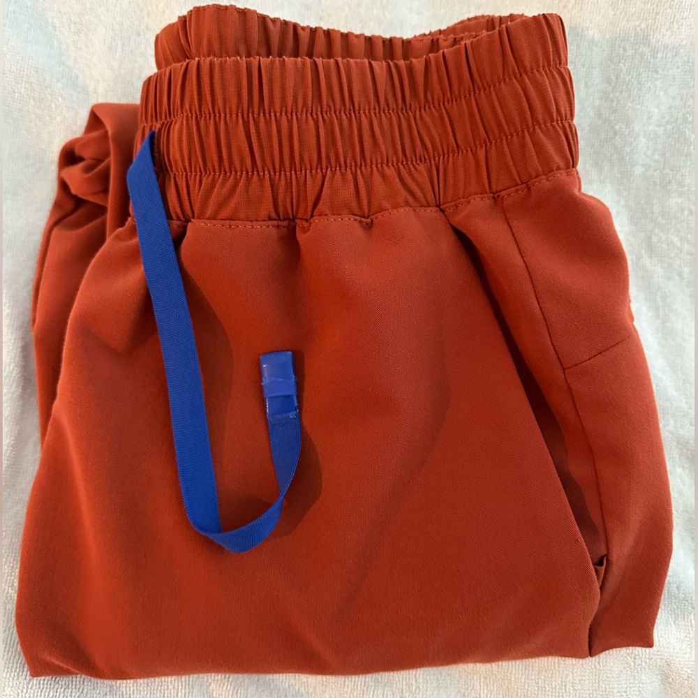 Figs jogger scrub bottoms size S Auburn